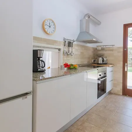 Holiday home Dora *