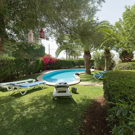 Holiday home Dora *